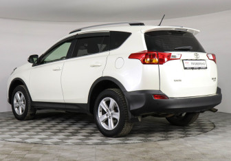 Подержанный автомобиль Toyota RAV4 2013 года (7 фото)