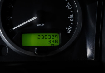 Подержанный автомобиль Land Rover Defender Suv 2008 года (10 фото)