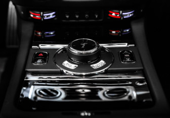 Подержанный автомобиль Rolls-Royce Wraith 2018 года (40 фото)