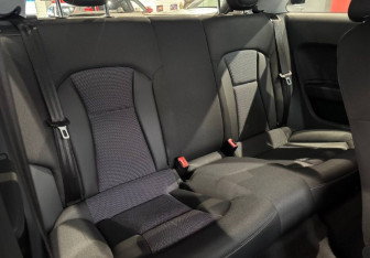 Подержанный автомобиль Audi A1 2011 года (12 фото)