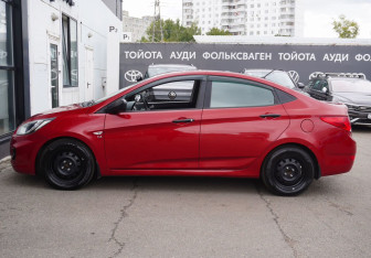 Подержанный автомобиль Hyundai Solaris Sedan 2011 года (8 фото)