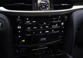 Подержанный автомобиль Lexus LX 2021 года (19 фото)