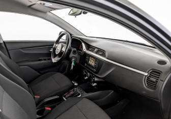 Подержанный автомобиль Kia Rio Hatchback 2021 года (11 фото)