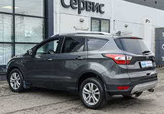 Подержанный автомобиль Ford Kuga 2018 года (7 фото)