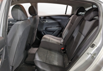 Подержанный автомобиль Kia Rio Hatchback 2021 года (17 фото)