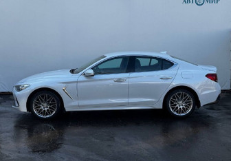 Подержанный автомобиль Genesis G70 2018 года (5 фото)