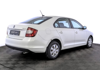 Подержанный автомобиль Skoda Rapid Liftback 2019 года (5 фото)