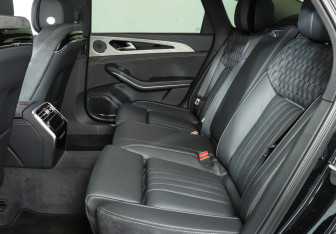 Подержанный автомобиль Hongqi H9 2023 года (10 фото)