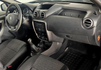 Подержанный автомобиль Renault Duster 2012 года (10 фото)
