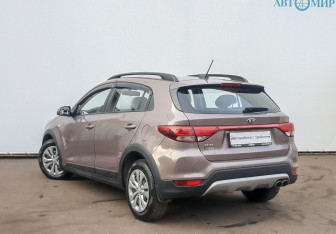 Подержанный автомобиль Kia Rio Hatchback 2018 года (7 фото)