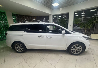 Подержанный автомобиль Kia Carnival 2019 года (4 фото)