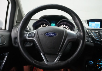 Подержанный автомобиль Ford Fiesta Hatchback 2018 года (10 фото)