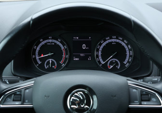 Подержанный автомобиль Skoda Karoq 2020 года (11 фото)