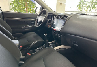 Подержанный автомобиль Mitsubishi ASX 2011 года (10 фото)