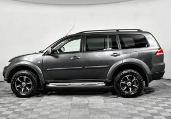 Подержанный автомобиль Mitsubishi Pajero Sport 2013 года (8 фото)