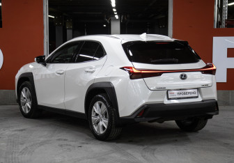 Подержанный автомобиль Lexus UX 2021 года (7 фото)