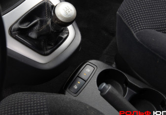 Подержанный автомобиль Hyundai Tucson 2006 года (16 фото)