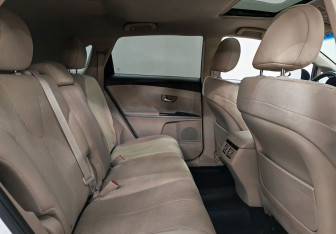 Подержанный автомобиль Toyota Venza 2010 года (14 фото)