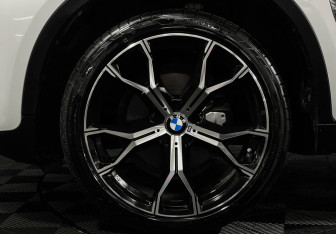 Подержанный автомобиль BMW X6 2016 года (7 фото)