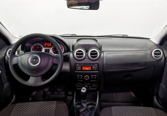 Подержанный автомобиль LADA (ВАЗ) Largus Wagon 2015 года (14 фото)