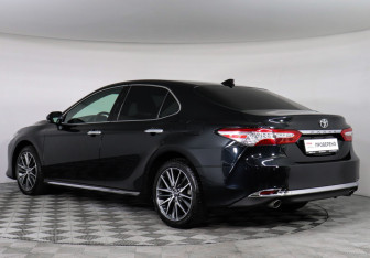 Подержанный автомобиль Toyota Camry Sedan 2023 года (7 фото)