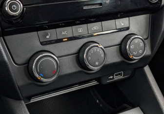 Подержанный автомобиль Skoda Octavia Liftback 2018 года (21 фото)