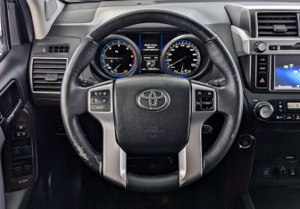 Подержанный автомобиль Toyota Land Cruiser Prado 2017 года (21 фото)