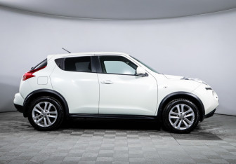 Подержанный автомобиль Nissan Juke 2011 года (4 фото)