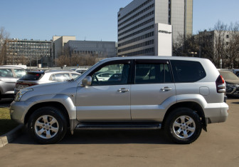 Подержанный автомобиль Toyota Land Cruiser Prado 2007 года (6 фото)