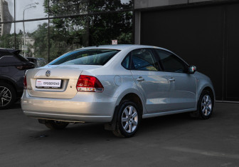 Подержанный автомобиль Volkswagen Polo Sedan 2012 года (4 фото)