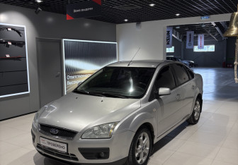 Подержанный автомобиль Ford Focus Sedan 2006 года (2 фото)