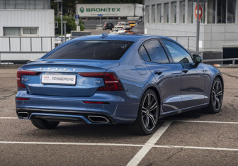 Подержанный автомобиль Volvo S60 2021 года (5 фото)
