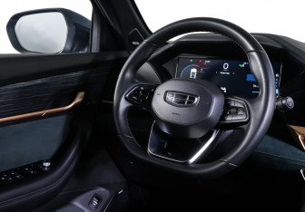 Подержанный автомобиль Geely Monjaro 2022 года (13 фото)