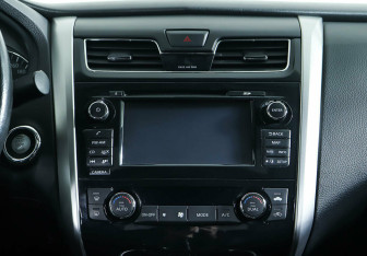 Подержанный автомобиль Nissan Teana 2014 года (15 фото)