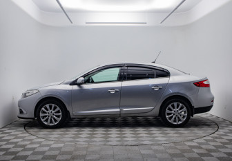 Подержанный автомобиль Renault Fluence 2014 года (8 фото)