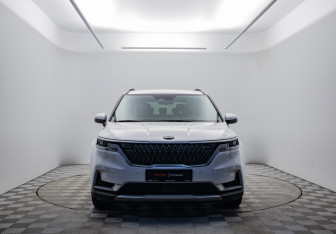 Подержанный автомобиль Kia Carnival 2020 года (2 фото)