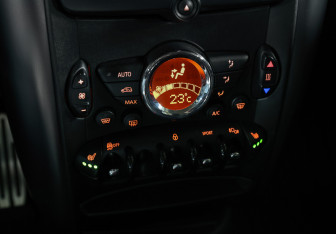 Подержанный автомобиль MINI Countryman 2013 года (18 фото)