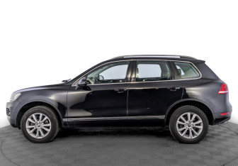 Подержанный автомобиль Volkswagen Touareg 2011 года (8 фото)