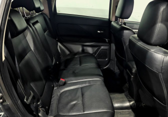 Подержанный автомобиль Mitsubishi Outlander 2014 года (10 фото)