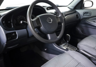 Подержанный автомобиль Nissan Almera Classic 2007 года (14 фото)