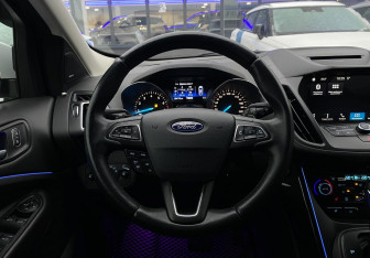 Подержанный автомобиль Ford Kuga 2018 года (14 фото)