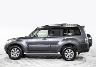Подержанный автомобиль Mitsubishi Pajero 2014 года (8 фото)