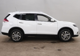 Подержанный автомобиль Nissan X-Trail 2016 года (4 фото)