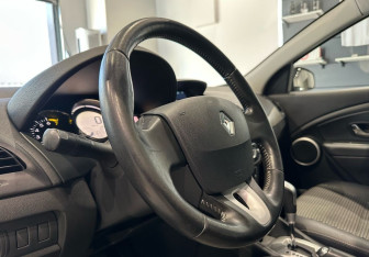 Подержанный автомобиль Renault Fluence 2012 года (12 фото)