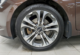 Подержанный автомобиль Kia Ceed Hatchback 2014 года (17 фото)