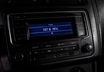 Подержанный автомобиль Volkswagen Polo Sedan 2012 года (14 фото)