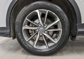 Подержанный автомобиль Geely Coolray 2022 года (17 фото)