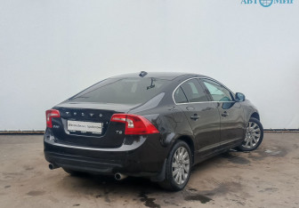 Подержанный автомобиль Volvo S60 2012 года (5 фото)