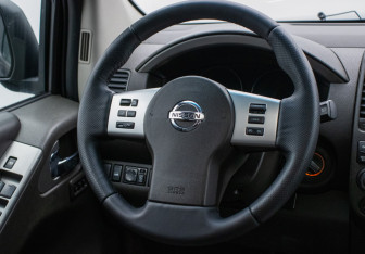 Подержанный автомобиль Nissan Pathfinder 2010 года (16 фото)