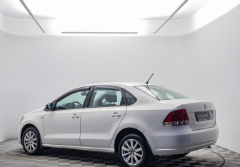 Подержанный автомобиль Volkswagen Polo Sedan 2013 года (7 фото)